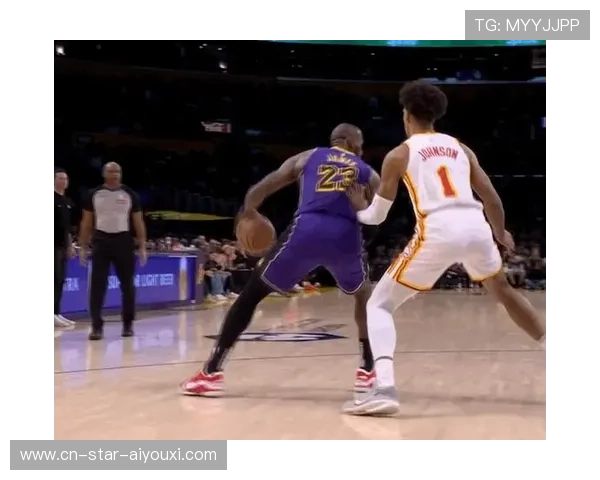 詹姆斯回敬关键上篮，湖人稳住球队局面