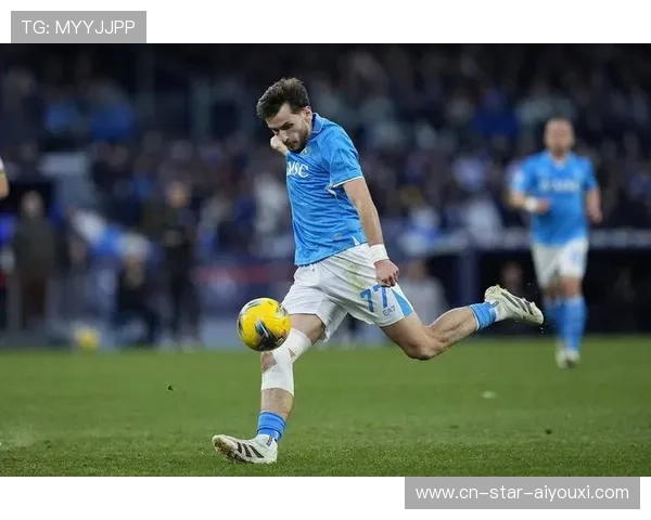 克瓦拉茨赫利亚单挑三人后冷静射门