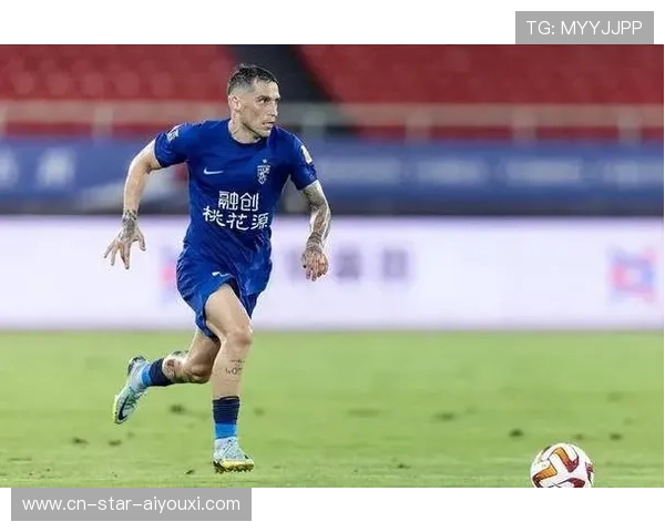 斯坦丘加盟大连英博正式亮相，领衔中场参与分组对抗