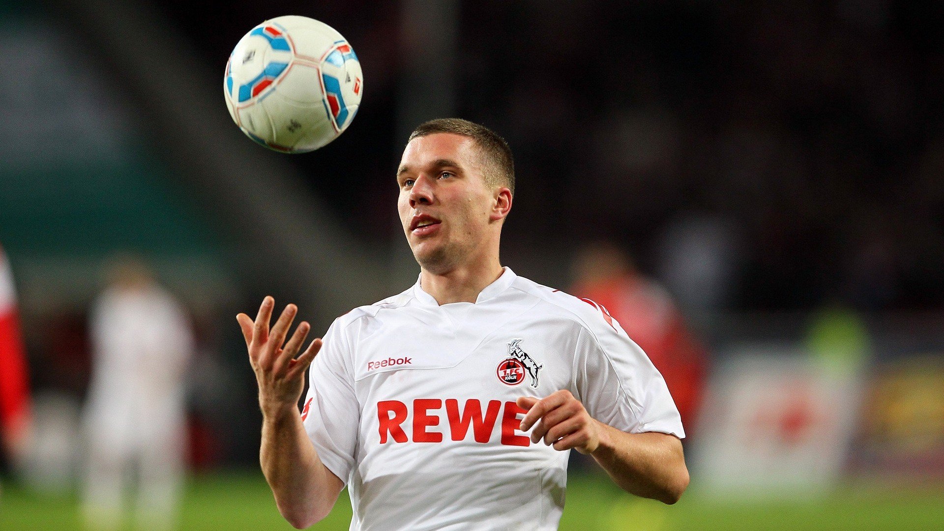 中国足球的球迷观赛体验提升方案实施方案，足球观看比赛